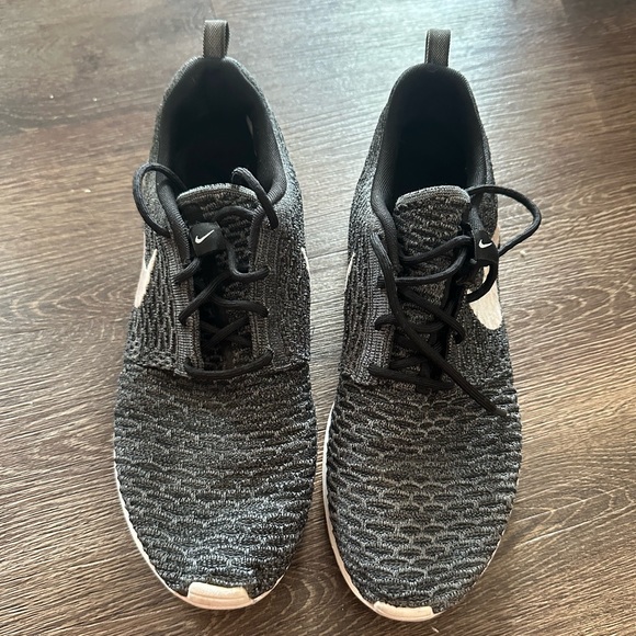 Nike Roshe - Picture 2 of 5